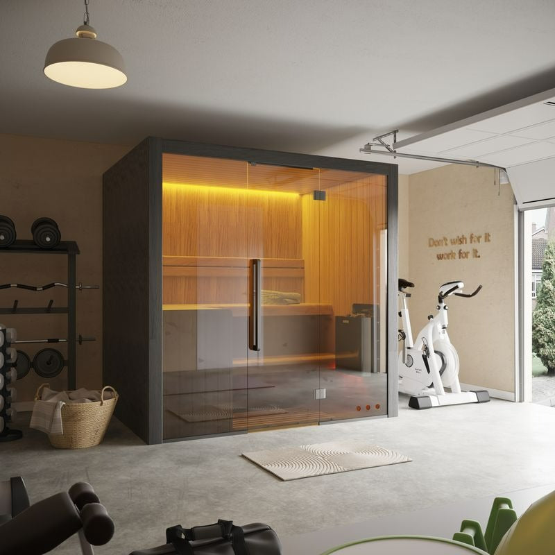 Hekla Traditional 210 Sauna – Glasfront, Holzverkleidung und integrierte LED-Beleuchtung in Fitnessraum